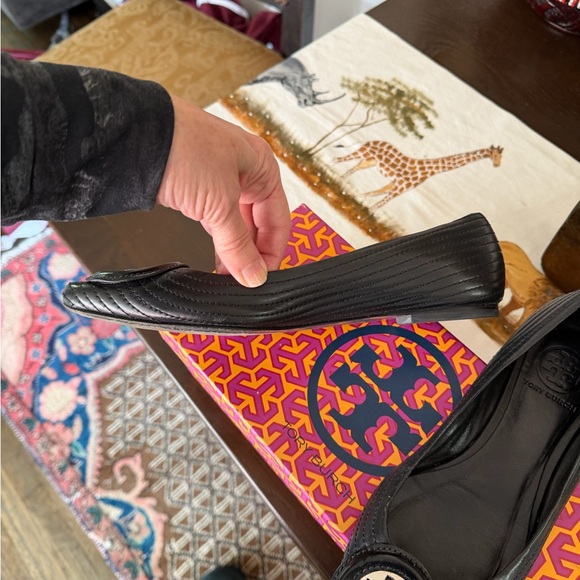 Gorgeous “Tory Burch” Slip on Shoes - Picture 6 of 11